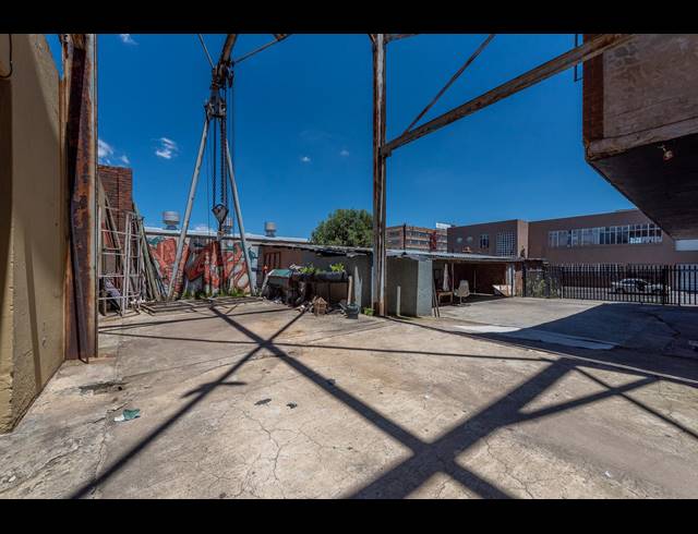 1,250M² BUILDING FOR SALE IN SELBY